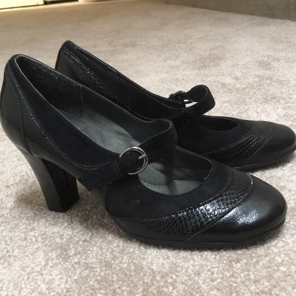 Aerosoles pumps, black patent & suede, 6